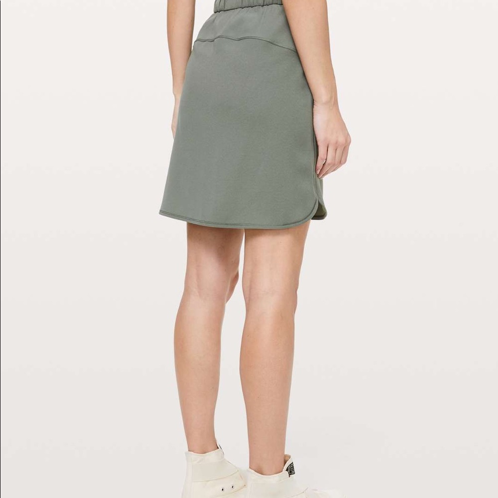 NWOT 2 pair Lululemon On the Fly Skirt - Picture 2 of 5